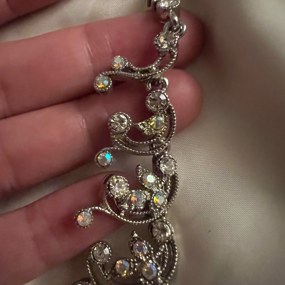 Beautiful Statement Necklace With Rhinestones - image 5